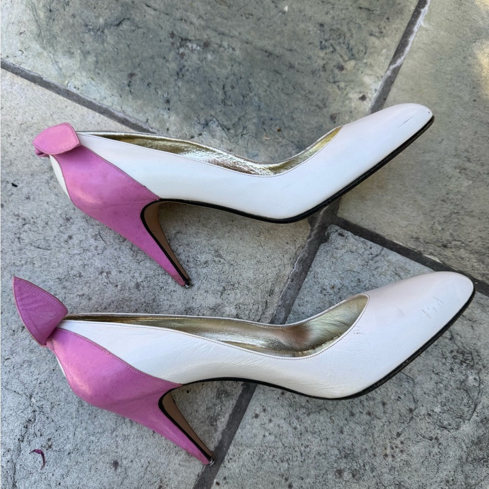 Andrea Carrano Chic White with Pink Bow Women's Heels (size 6.5)